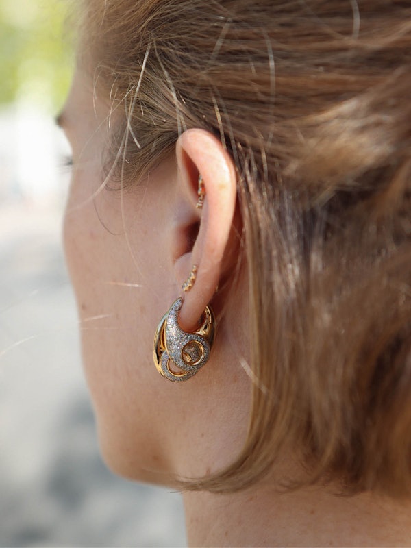 Vogue Opal Glitter Earring