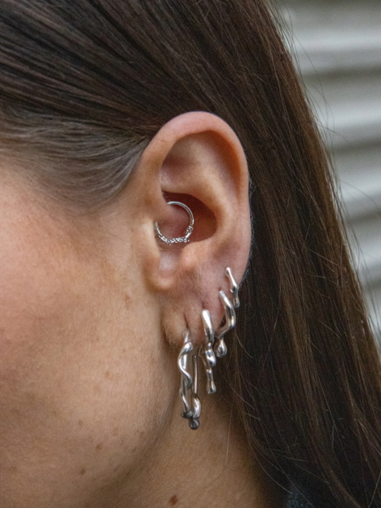 Hinge Whirl 10MM | 14K White Gold | Maria Black | Maria Black