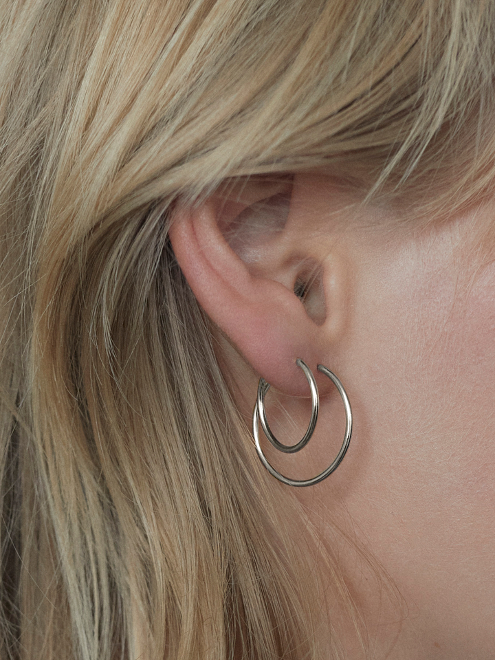 Maria Black 14kt white gold Liv 20mm hoop earring - Silver